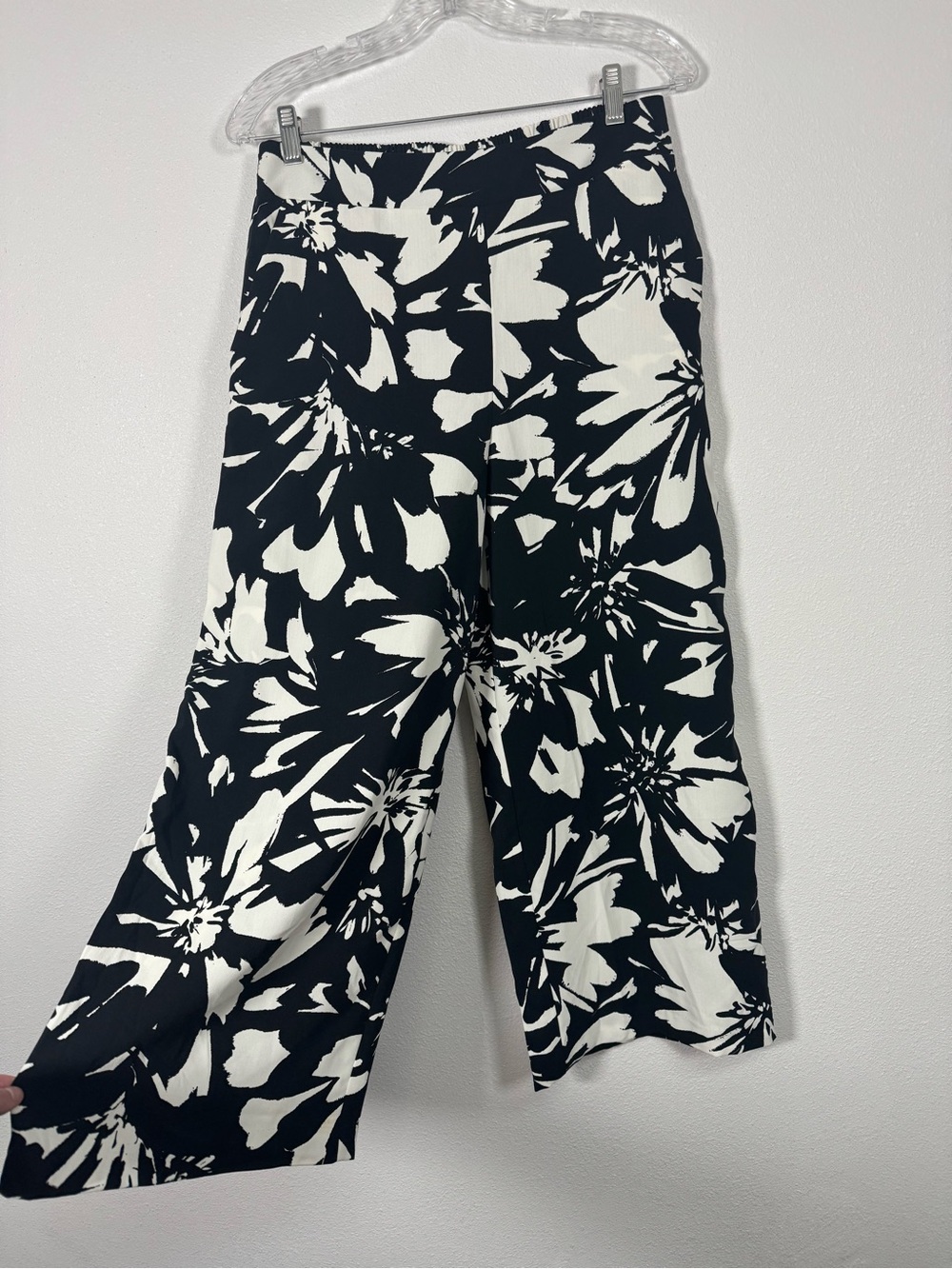 Nine West Black & White Floral Crop Wide-Leg Pants